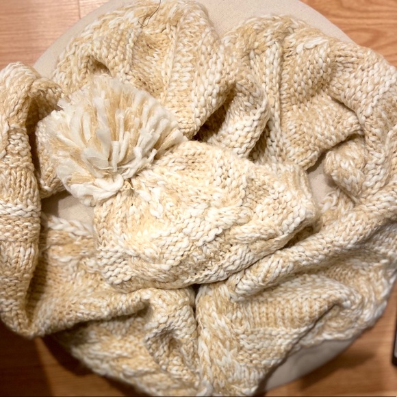 Ellen Tracy Gold,Tan&White Scarf & Pom Knit Hat - Picture 5 of 7